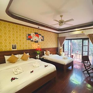 Deluxe Triple Room Balcony